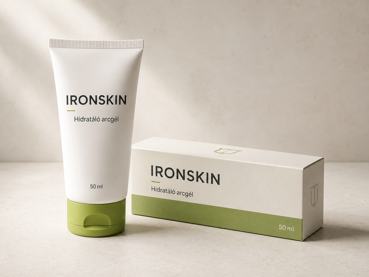 IRONSKIN 50 ml-es hidratáló arcgél tubus és papírdoboz világos háttéren